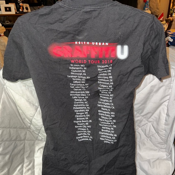 Keith Urban Graffiti U World Tour 2019 Concert T-Shirt - Picture 4 of 8